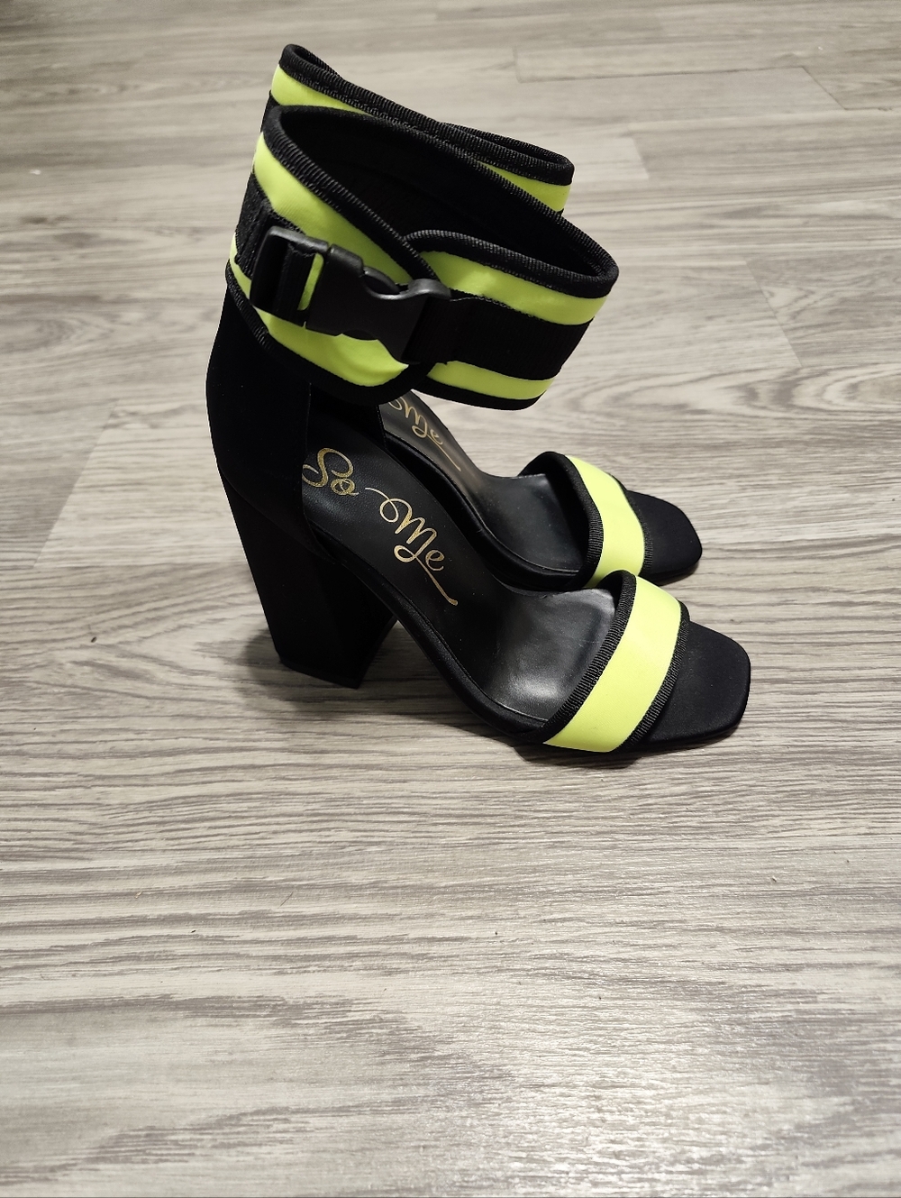 So Me Neon Yellow & Black Chunky Heel Sandals – Size 6